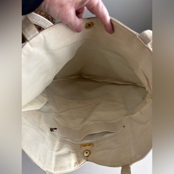 VINTAGE: Carey Adina | oversized heart shoulder bag. - Picture 3 of 16